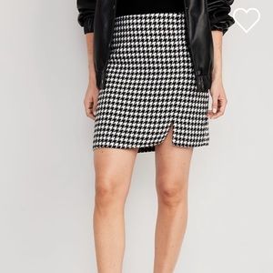 Old navy houndstooth skirt size medium nwt